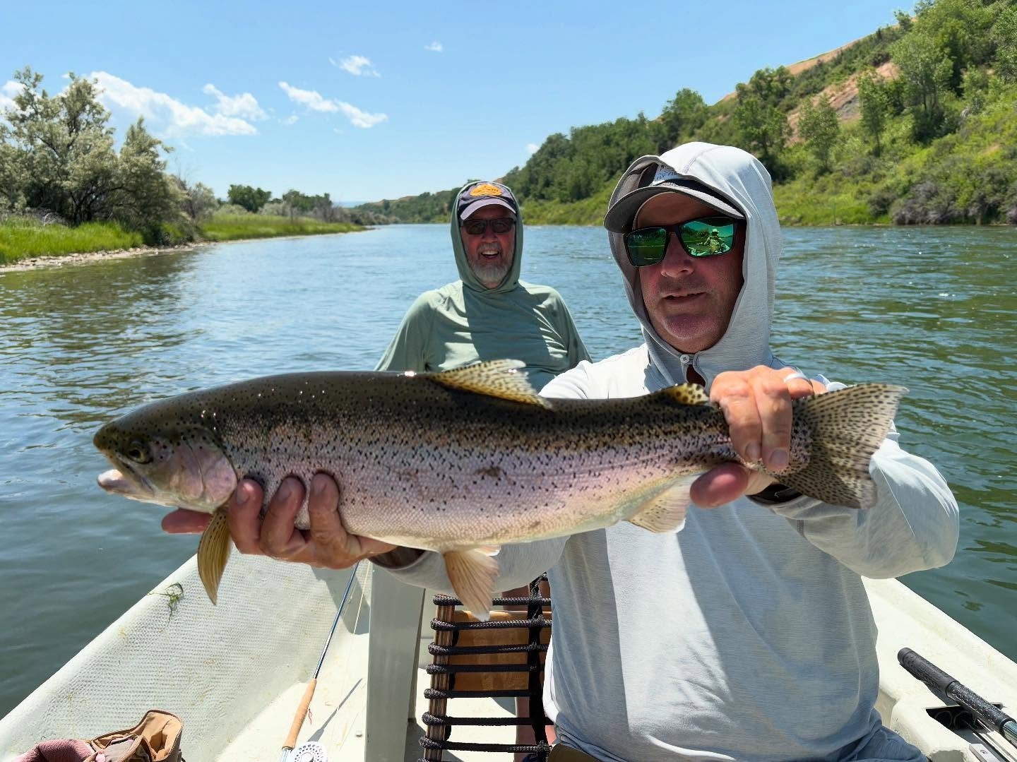 Eagle Nest Lodge on the water in Montana