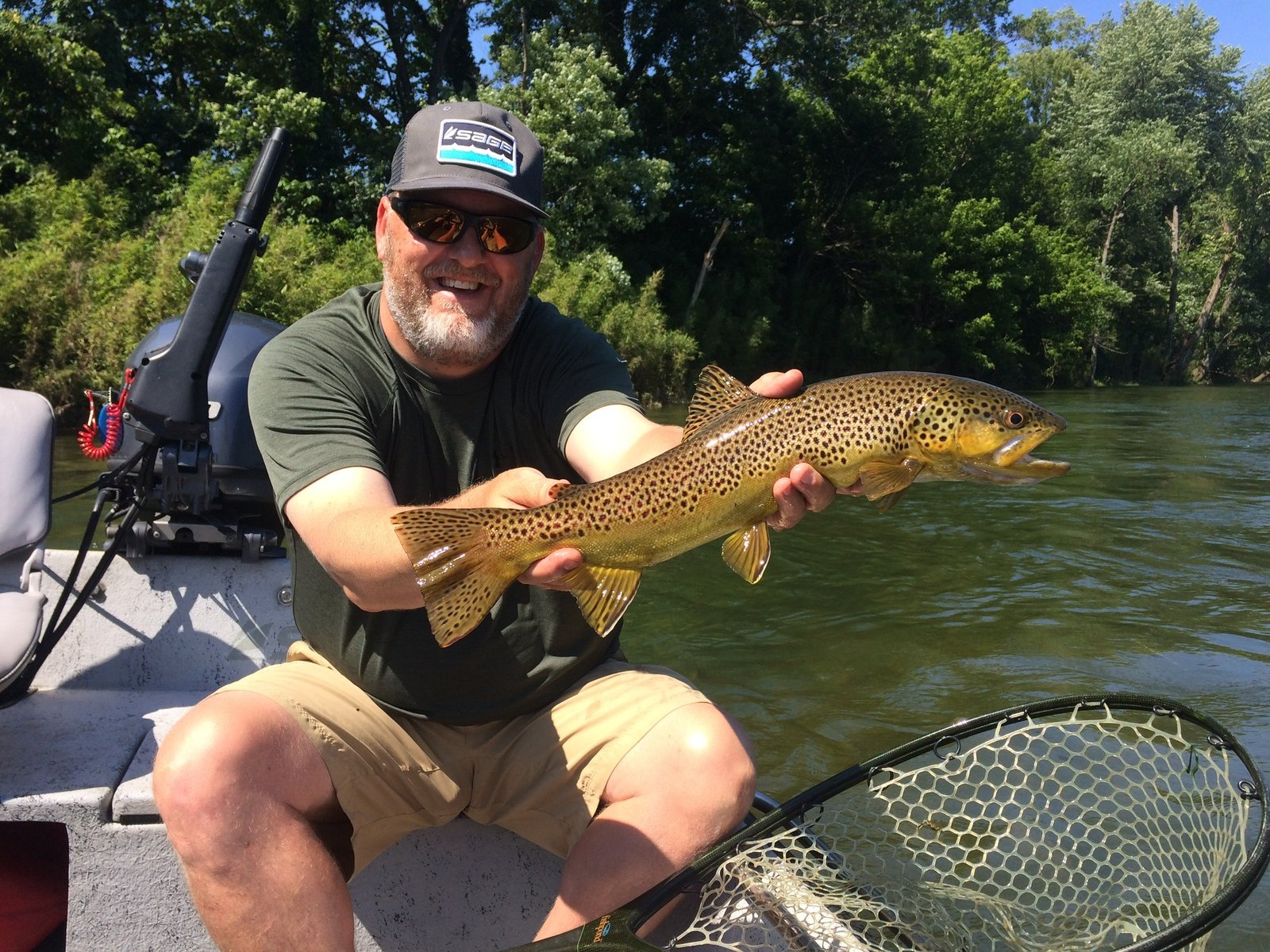 Flippin Fly Guides on the water in Arkansas