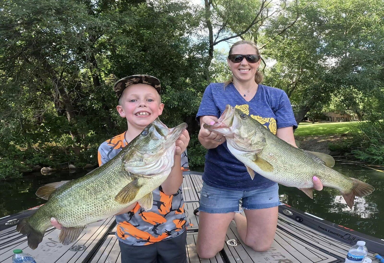 On the Lake Alan Henry, photographed by Hill Country Hammer Guides & Outfitters