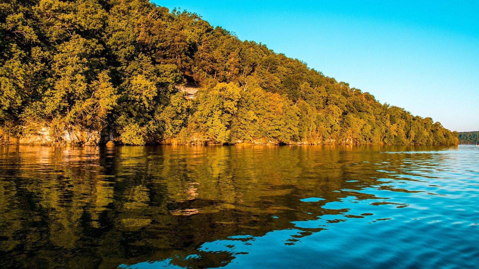 On the Norfork Lake, photographed by MJF Guide Service