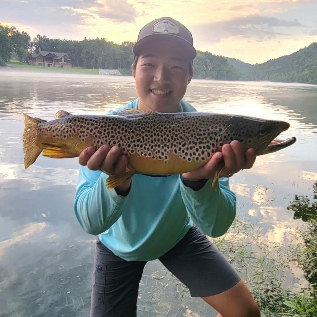 A guide handling the work of a booked trip, photographed by Wandering Fly Outfitters in AR